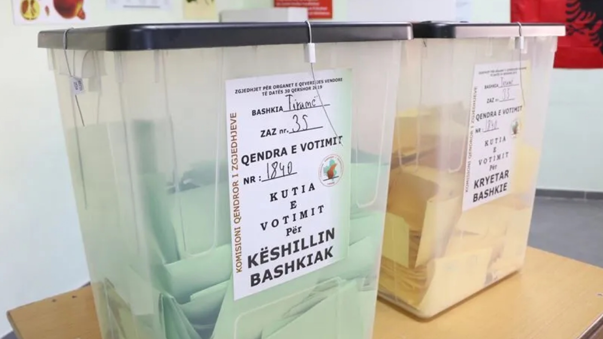 Probleme me listat e votimit në Vlorë, dyshohet se disa persona mund të votojnë dy herë