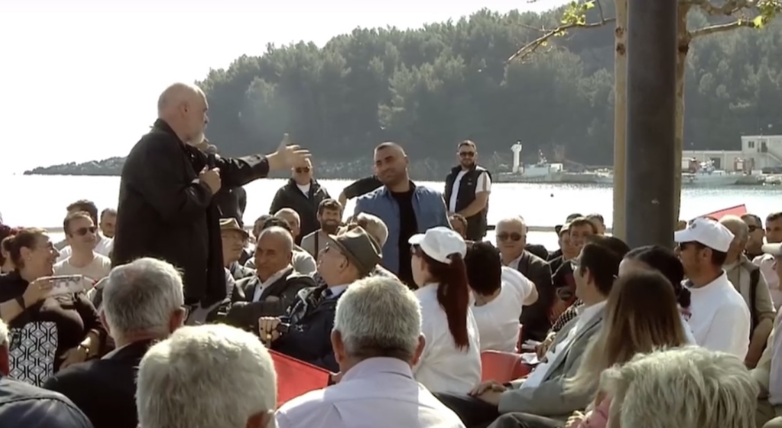 Himarë/ Rama bën patronazhistin të flasë me pemën