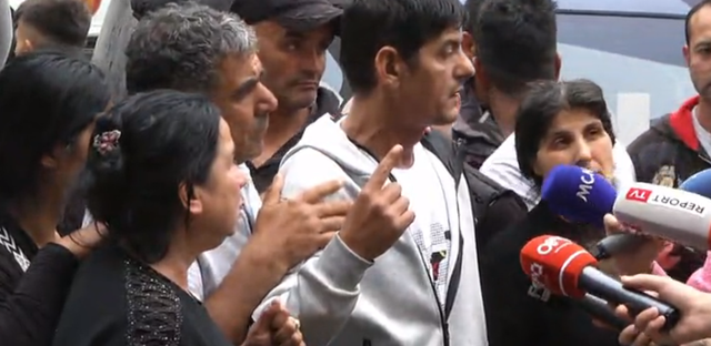 Familjarët e Janit përballë Ministrisë së Drejtësisë: Kishte dhëmbin e thyer dhe veshin e nxirë!