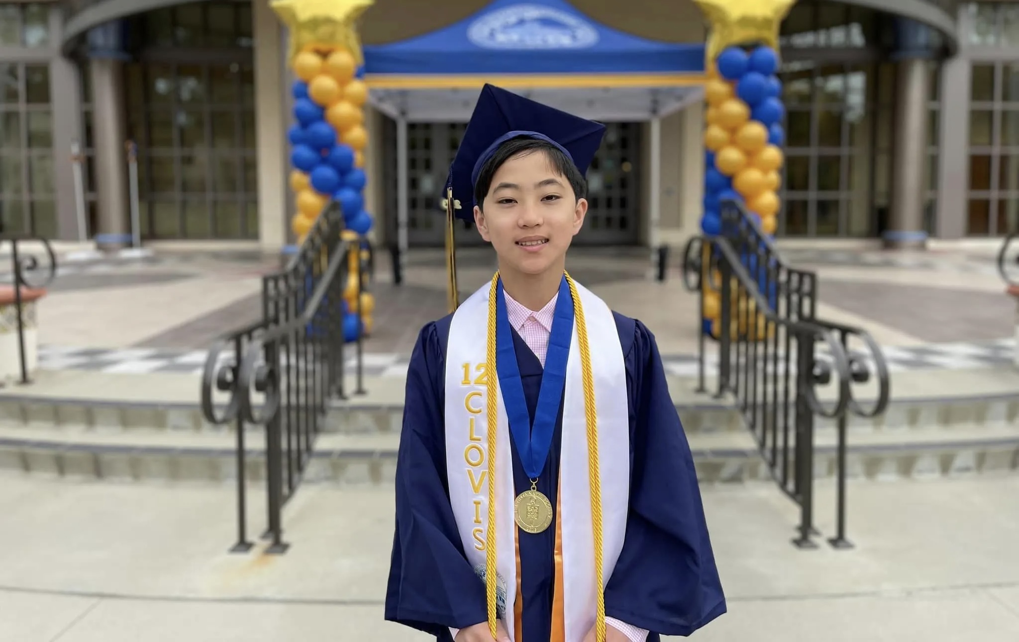 12-vjeçari diplomohet në universitet me 5 diploma