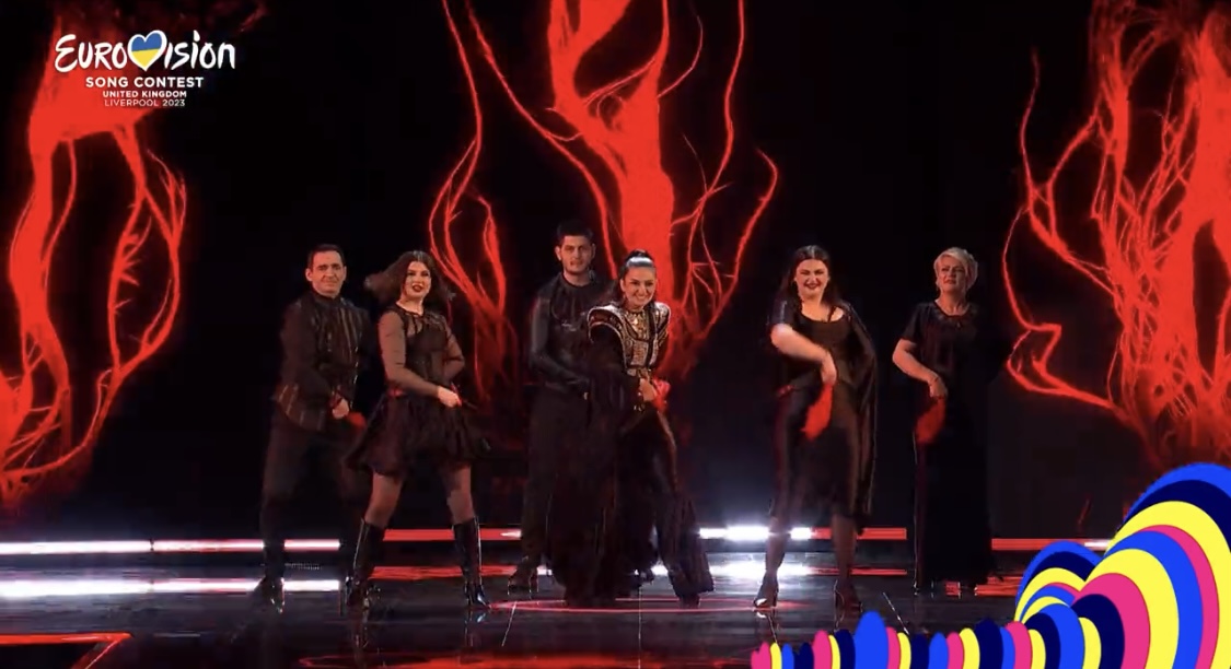 Familja KELMENDI elektrizon skenën e Eurovision, hapet votimi për finalen