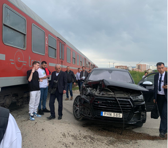 Katër të lënduar nga aksidenti mes trenit dhe veturës në Fushë-Kosovë