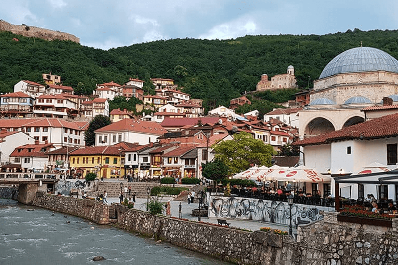 Rrahje masive në Prizren, plagoset një person dhe 9 të tjerë ndalohen