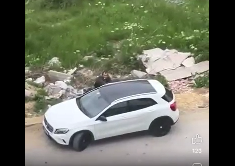 Në pikë të ditës: Një person incizohet duke tentuar ta thyejë një veturë në Prishtinë