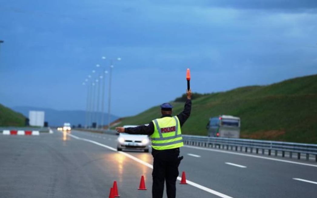 Gjobë 500 euro për shkak të targave të papërshtatshme në automjet