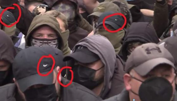 Dhunuan KFOR-in në veri të Kosovës, e përbashkëta e protestuesve serbë me kriminelin Belivuk