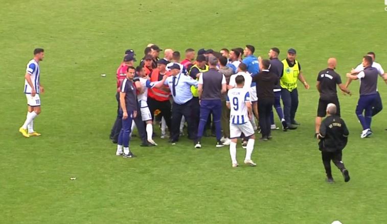Barazimi në ndeshjen Tirana-Bylis, tifozët sulmojnë arbitrin