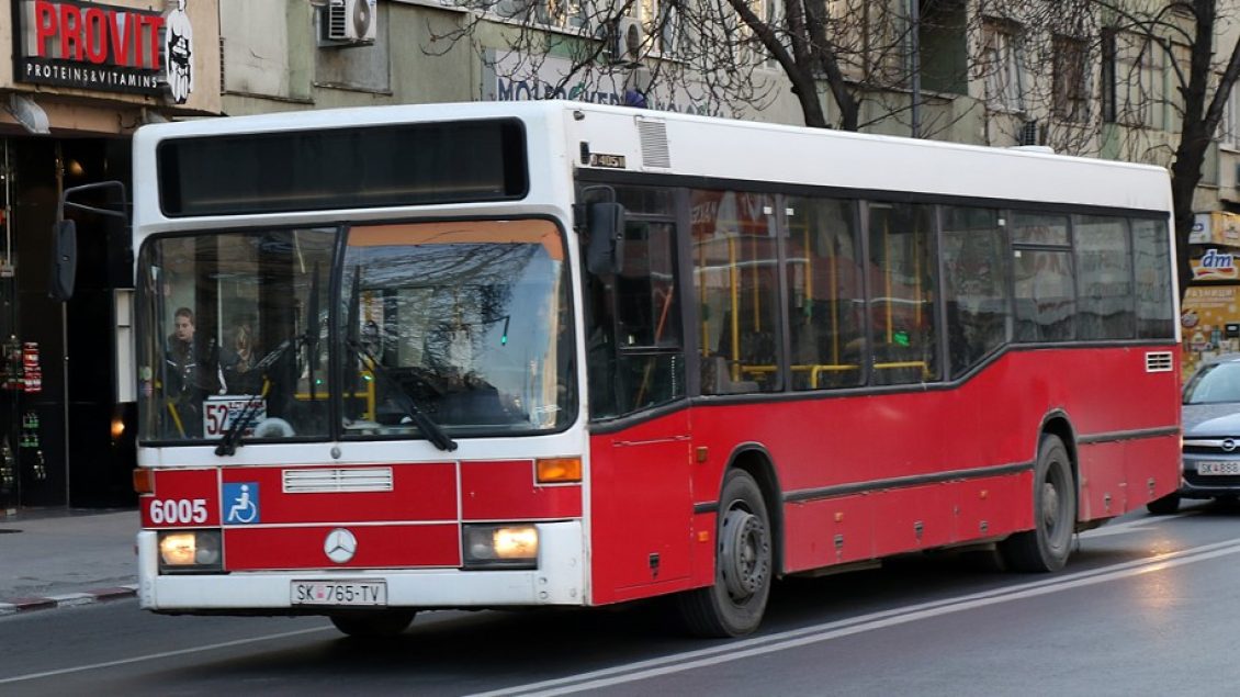 Nënshkruhet marrëveshja, autobusët privatë rikthehen në rrugët e Shkupit