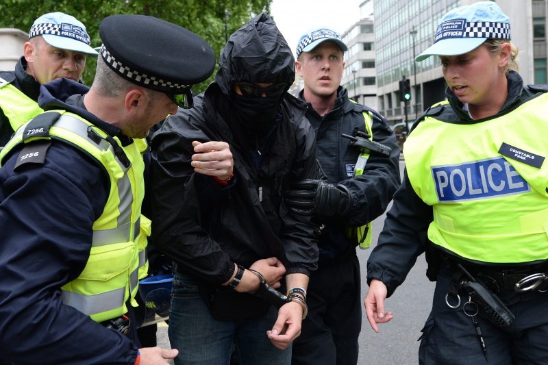 “Fushatë shokuese ndaj emigrantëve, policët anglezë trajnohen që t’i njohin shqiptarët nga tiparet”
