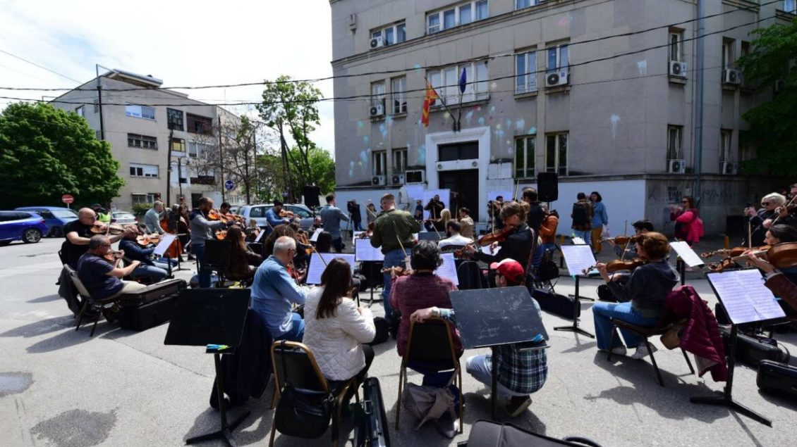 Protestë e re e punonjësve të Filharmonisë para Ministrisë së Kulturës në Shkup