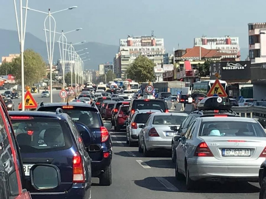 Trafiku në Tiranë është i çmendur, por Shqipëria vijon të jetë vendi me më pak makina në Europë