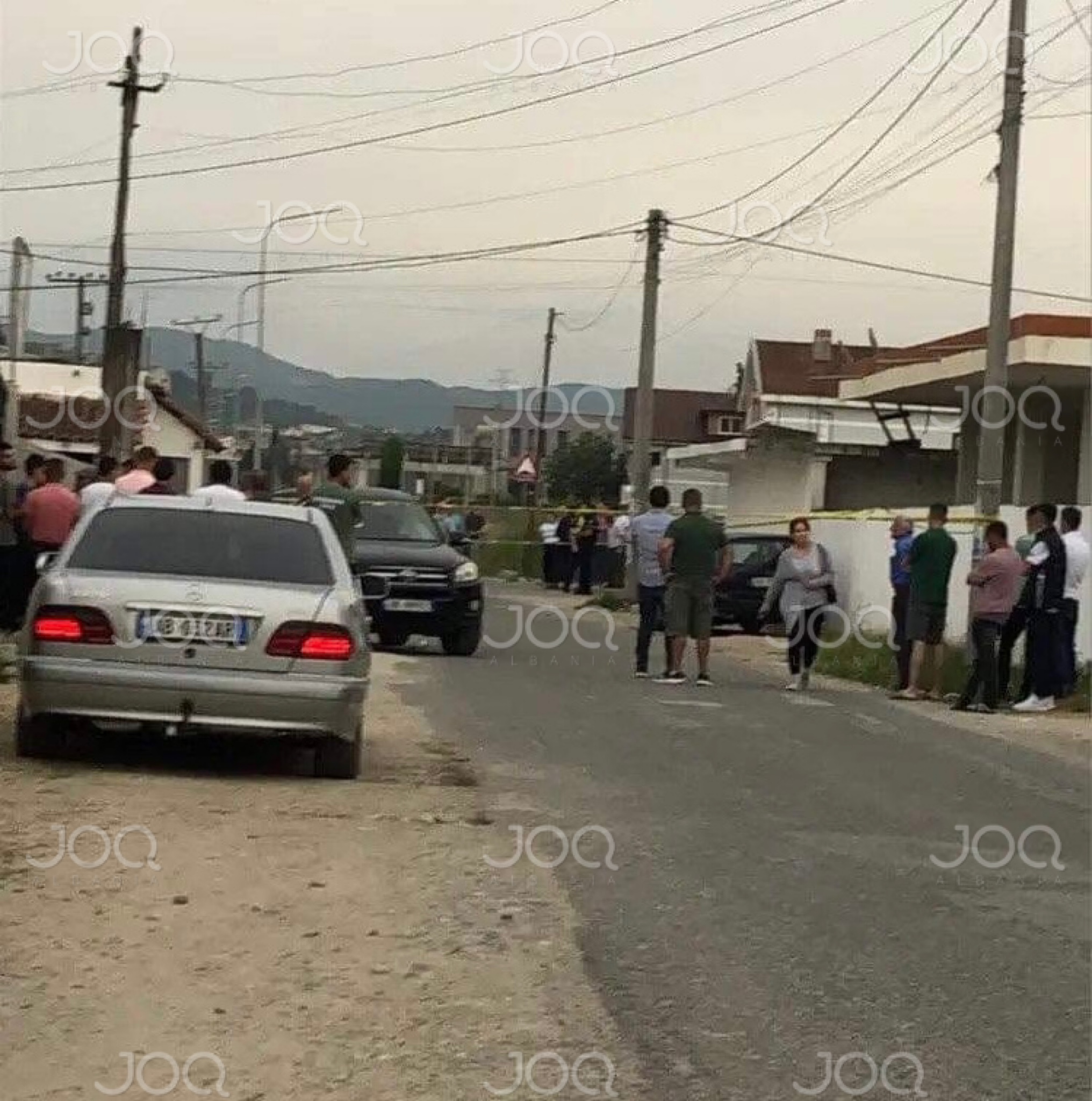 Aksidenti në Bërxullë, qytetarët: Makina ka përplasur për vdekje fëmijën në lokal
