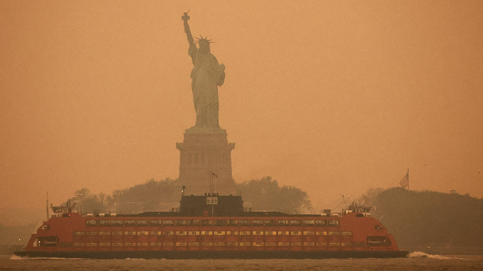New York-u mbulohet nga tymi i zjarreve, rritet ndotja e ajrit