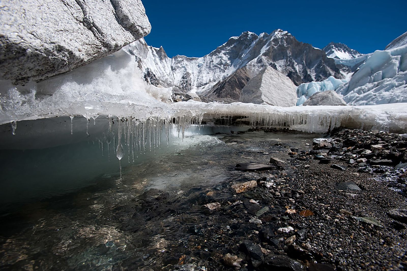 Akullnajat e Himalajeve po shkrihen me shpejtësi nga viti në vit, shkak rritja e temperaturave