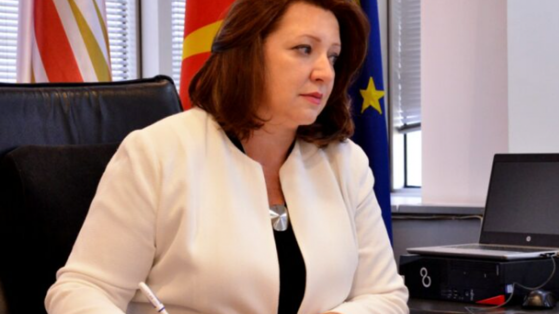 Jep dorëheqje drejtoresha e Doganave