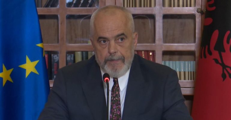 Edi Rama flet si kryeministër i Serbisë: Do ketë saksione për Kosovën
