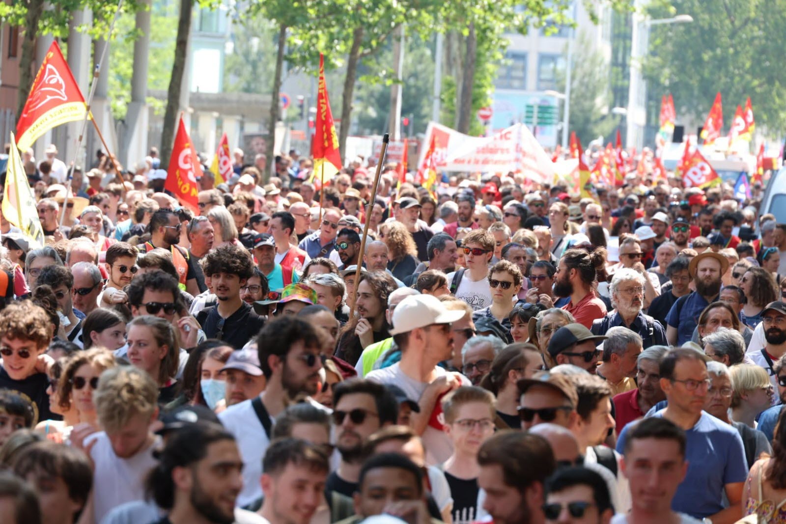 Francezët nuk ndalen, protestojnë sërish kundër reformës së pensioneve