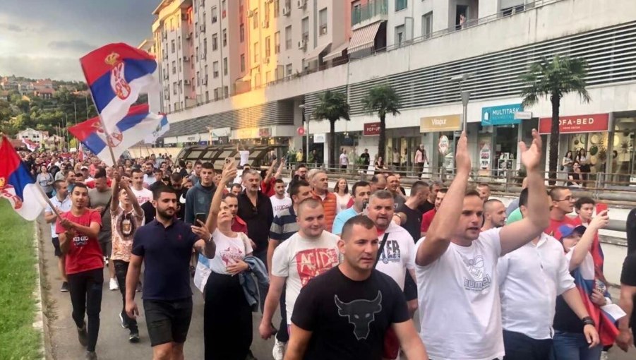 Mbështesin dhunën e serbëve ndaj Kosovës, filorusët protestojnë në Malin e Zi