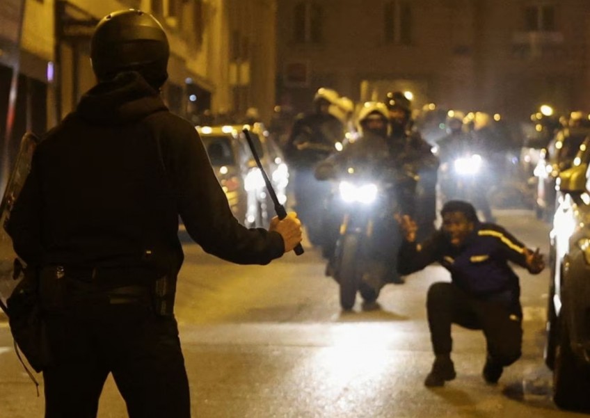 27-vjeçari vritet gjatë protestave në Francë, dyshohet se u qëllua nga policia