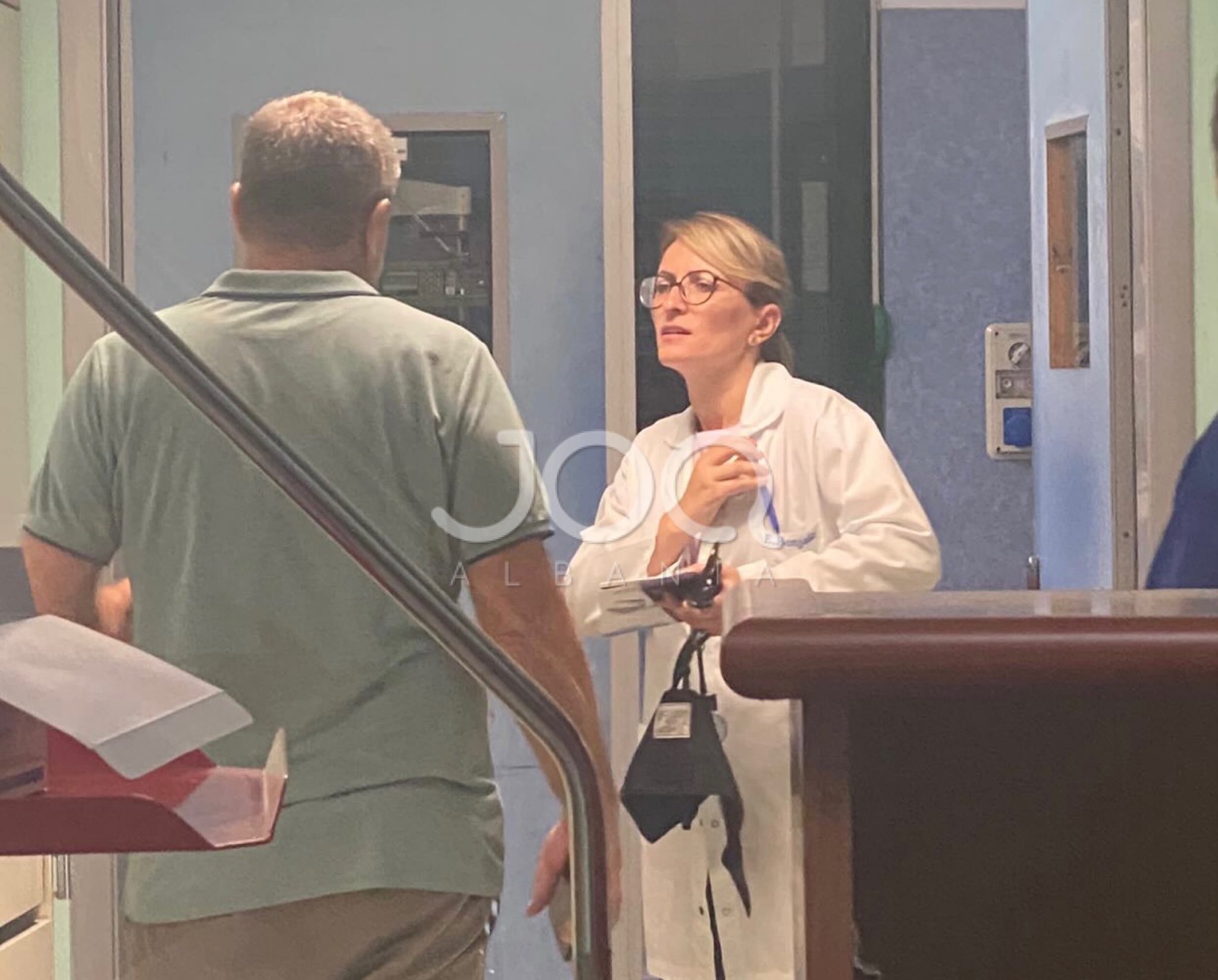 Denoncim: Në urgjencën e Durrësit doktoresha e turnit përzë pacientët në shtëpi
