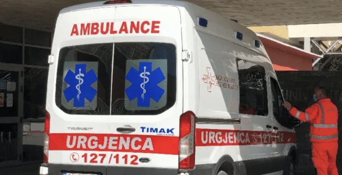 Përplaset nga makina një 11-vjeçar në Tiranë