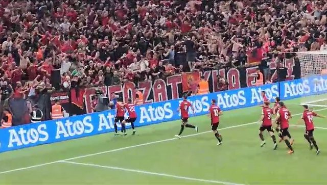 Ndeshja Shqipëri-Poloni/ Goli i Asanit çon në peshë tifozërinë shqiptare