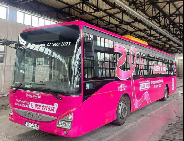 Autobusi rozë nis sot rrugëtimin në rrugët e Prishtinës duke ofruar mamografi falas
