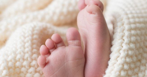 Fëmijëve të lindur jashtë Shqipërisë u hiqet e drejta për bonusin e bebes