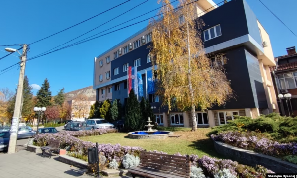 Pas Mitrovicës së Veriut, Leposaviqi voton t’i bashkohet Asociacionit të Komunave të Kosovës