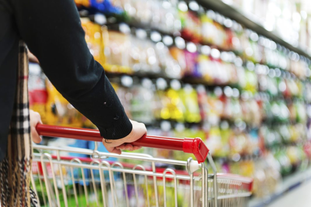Bekteshi: Mbi 100 produkte ushqimore do të shiten më lirë