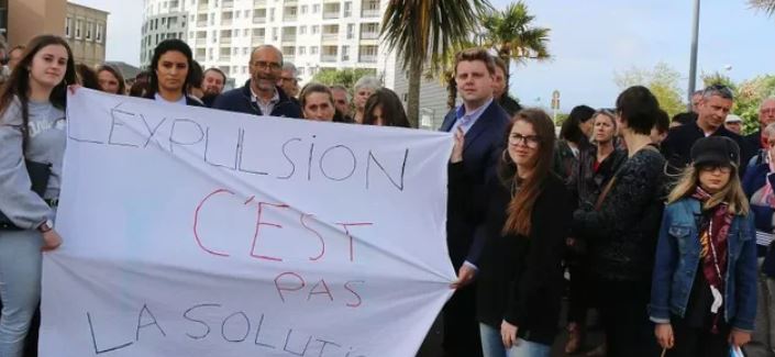 Autoritet dëbuan një familje shqiptare, plasin protestat në Francë: Janë njerëz të ndershëm