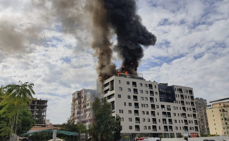 Zjarri masiv në pallatin te ish-Parku, policia referon ngjarjen në prokurori si aksidentale
