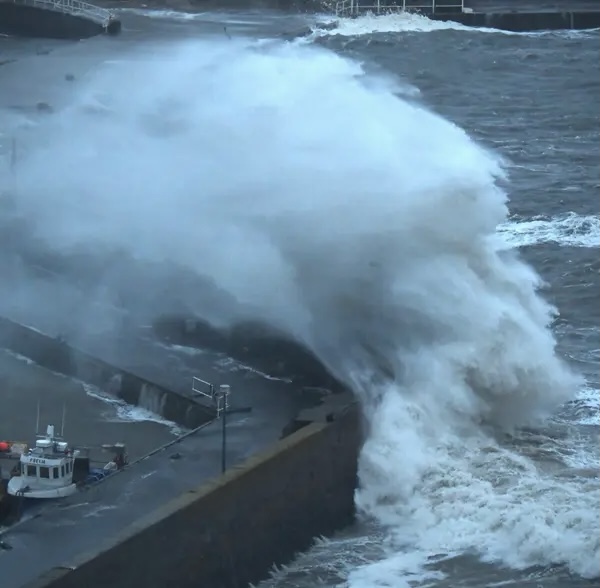 Stuhia “Babet” godet Evropën veriore, 4 viktima dhe rrezik për jetën