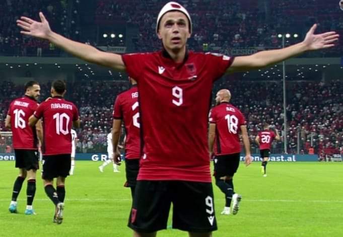 Super goli i Asanit kalon në avantazh Shqipërinë, Çekia me një lojtar më pak