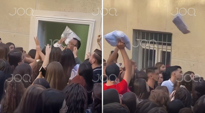 Njëlloj si çelsat në konvikt, shpërndahen edhe bluzat e bardha për studentët