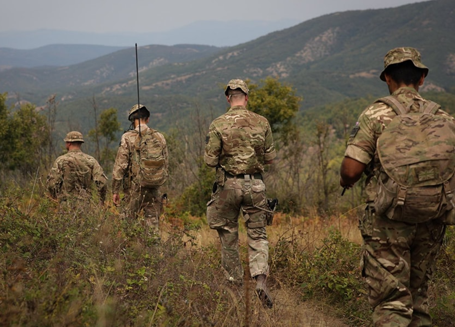 Ushtarët britanikë po ruajnë kufijt e Kosovës: KFOR-i publikon pamje