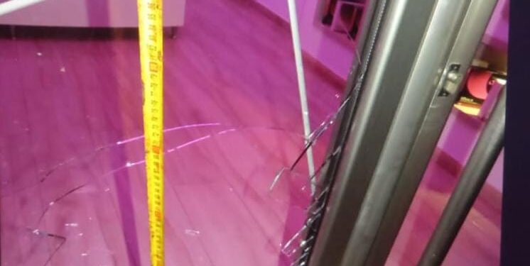 33-vjeçari në Librazhd kapet në flagrancë duke grabitur një dyqan telefonash