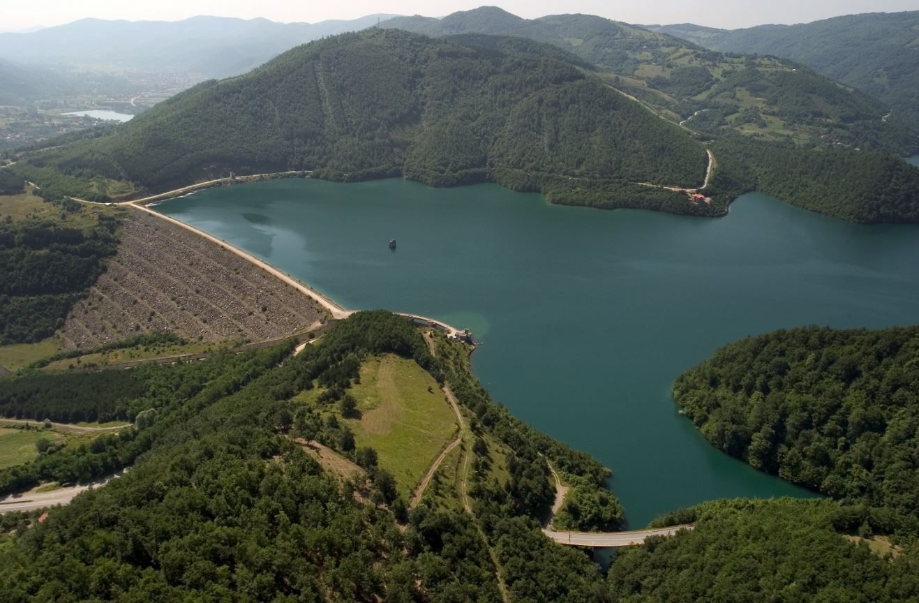 Turbullohet uji në Liqenin e Ujmanit, nisin reduktimet në këtë qytet të Kosovës