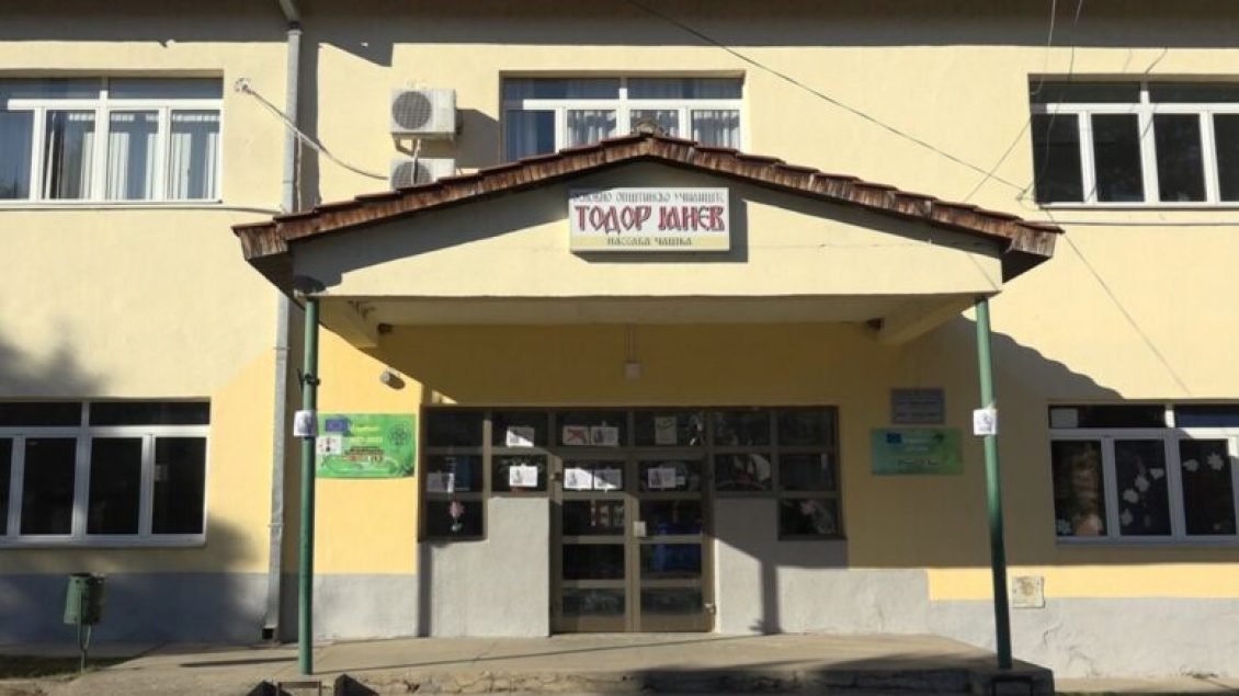 Banorët e Çashkës vazhdojnë protestën para Komunës kundër paraleles shqipe