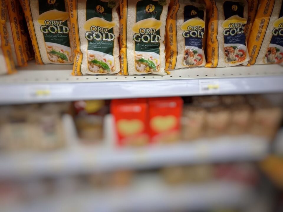 Bllokohet 270 ton oriz me larva në Portin e Durrësit