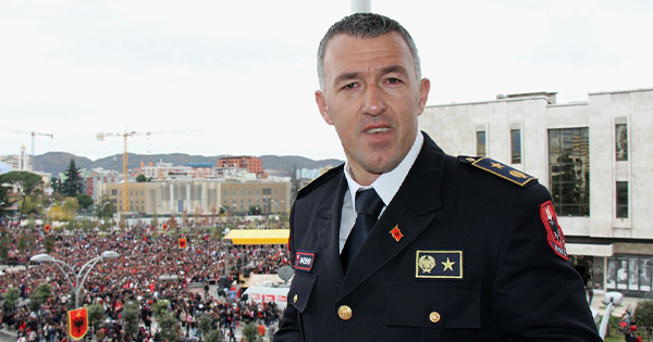 Shoqërohet në polici Erzen Breçani
