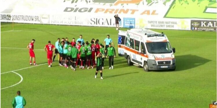 I ra të fikët gjatë ndeshjes Egnatia – Partizani, sulmuesi Duamena humb jetën në spital