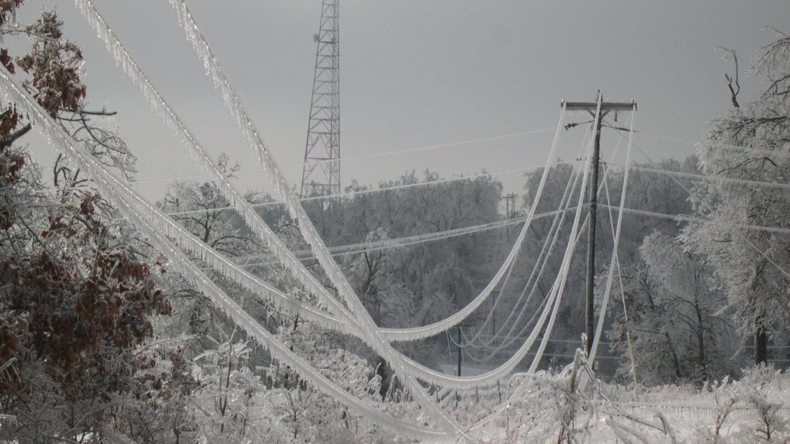 Disa qytete dhe fshatra mbeten pa energji elektrike për shkak të borës