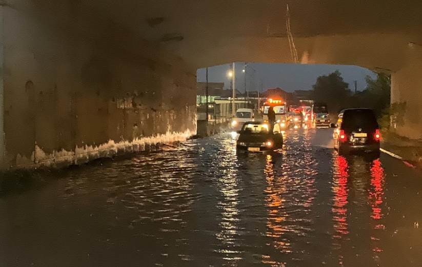 Shiu i rrufeshëm në Prishtinë: Vështirëson qarkullimin e veturave në kryeqytet