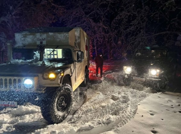 Shpëtohet fëmija trevjeçar dhe tre të rritur që ishin bllokuar në teleferik