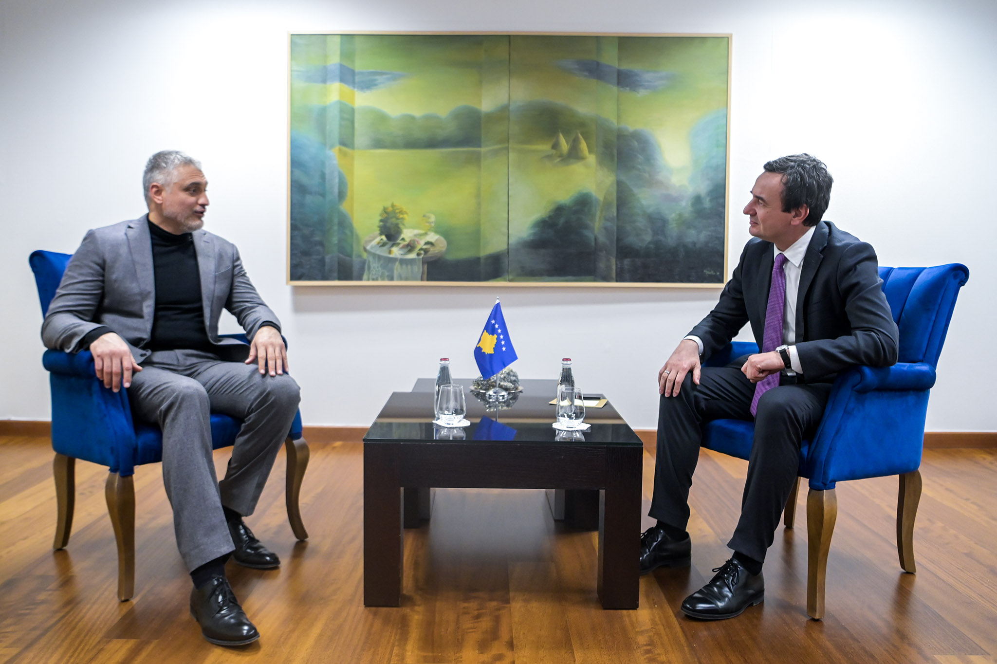 Kurti takohet me politikanin serb, Çedomir Jovanoviq