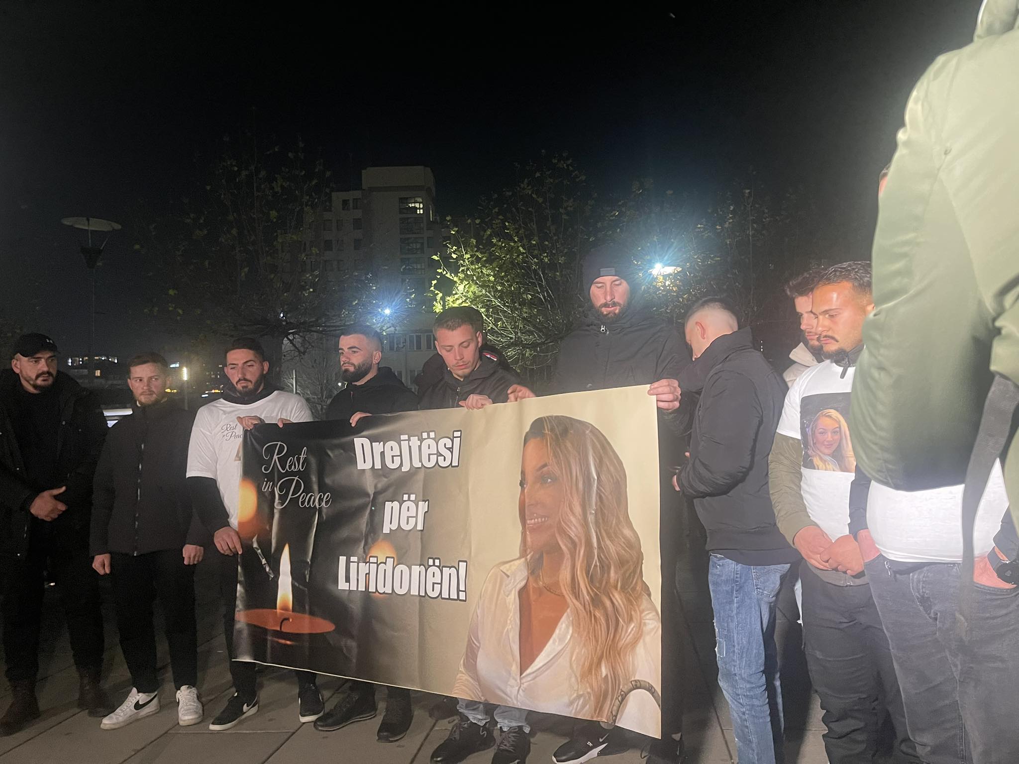 Fillon protesta, të afërmit e së ndjerës prezentë “Drejtësi për Liridonën”