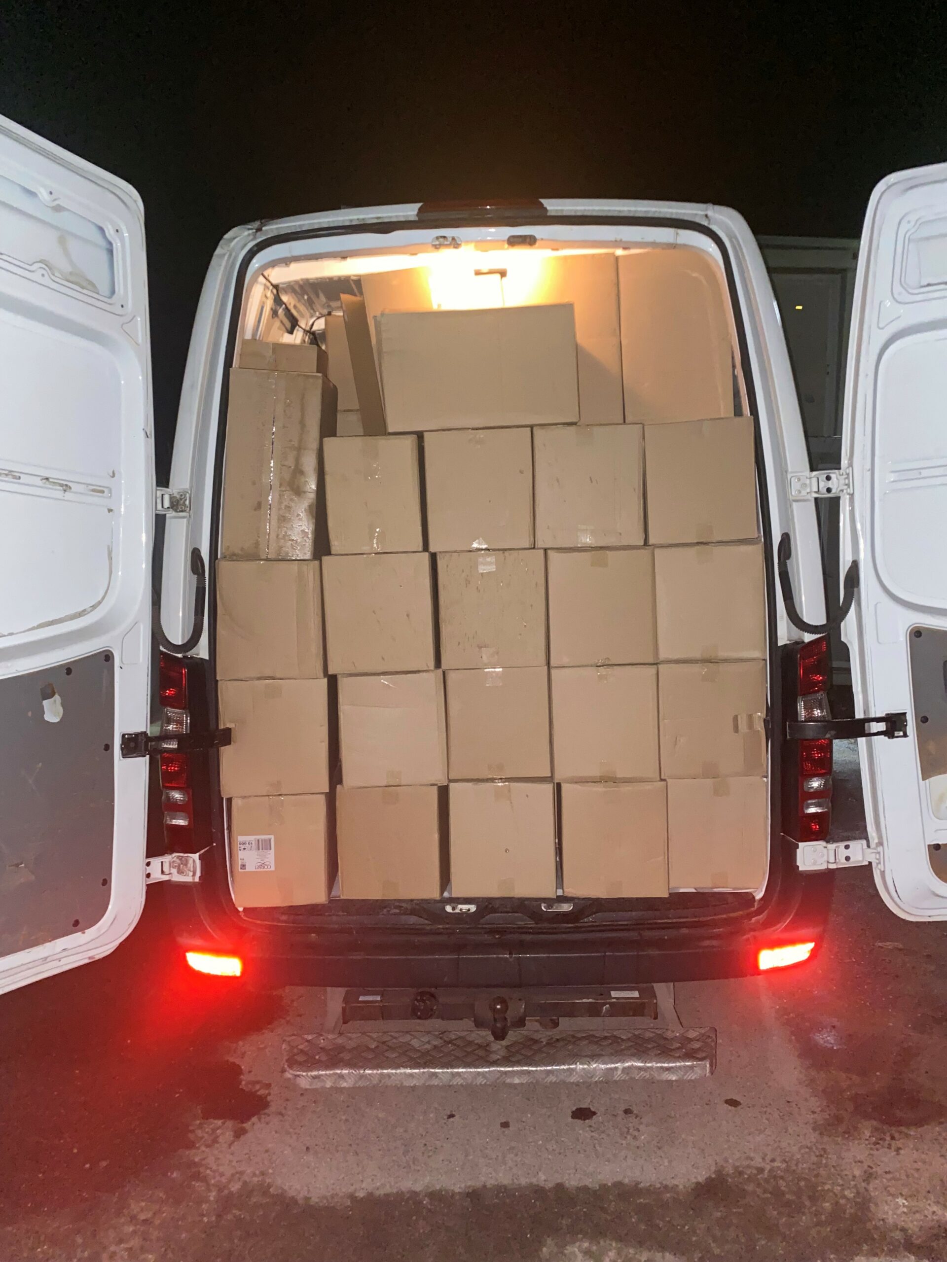 E kishin mbushur kombin me cigare, policia arreston dy persona afër Jarinjes