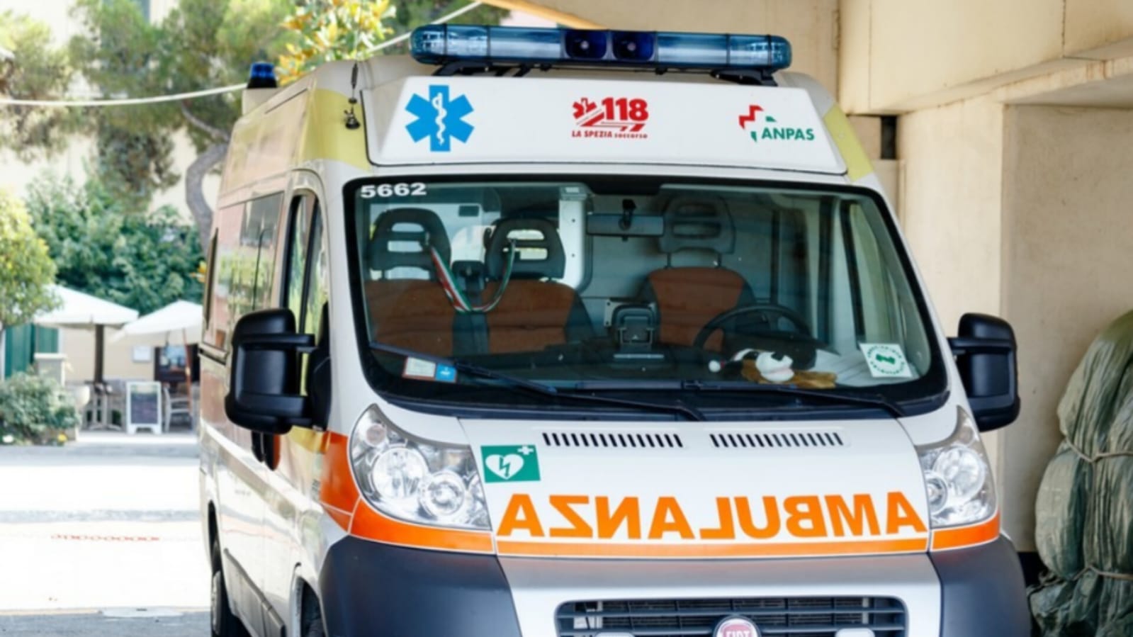 Vdes shqiptari në Itali, aksidenti me makinën e punës i preu këmbën