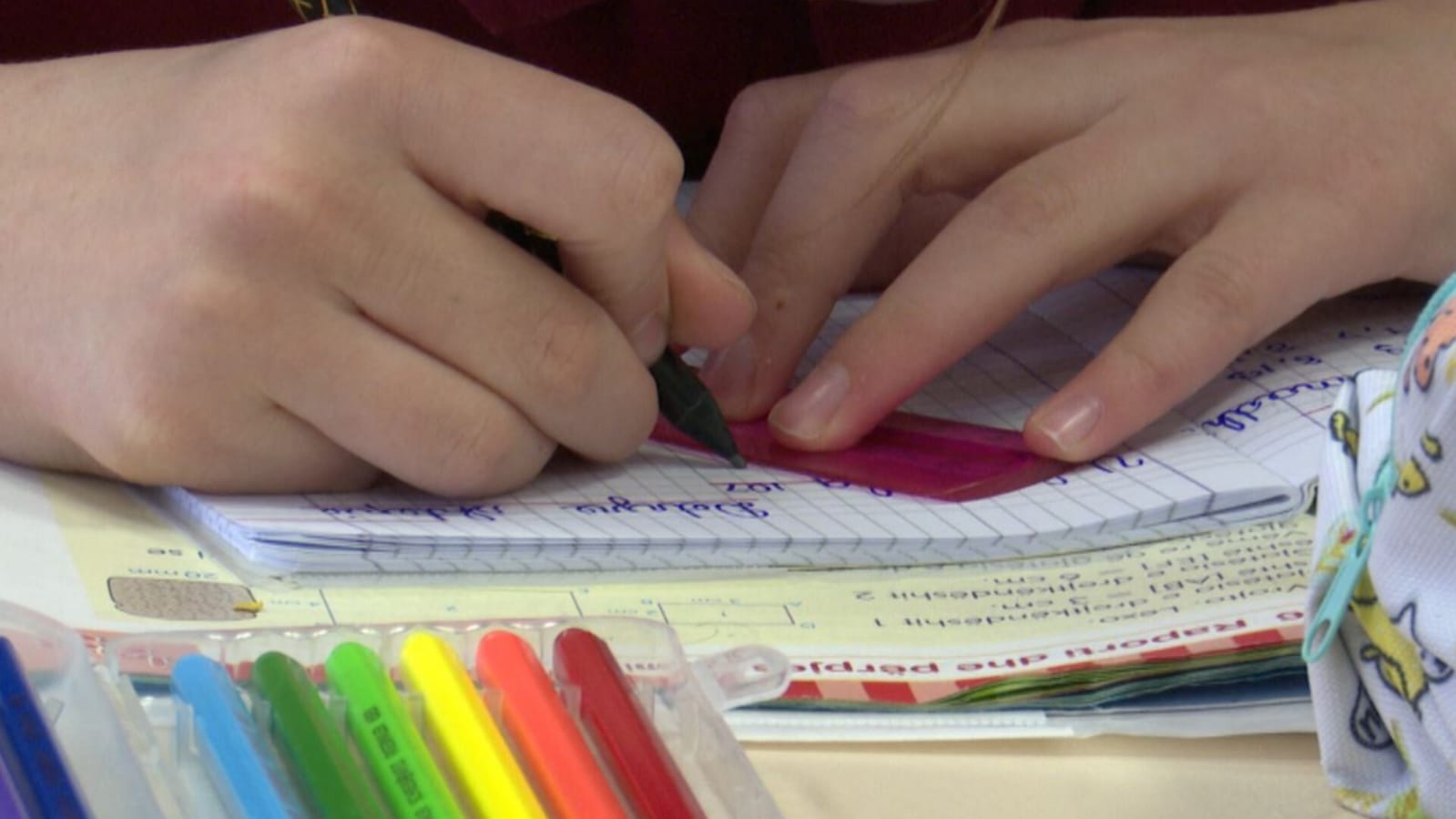 Raporti i PISA: 25% e nxënësve shqiptarë bullizohen, 31% lënë orët e mësimit